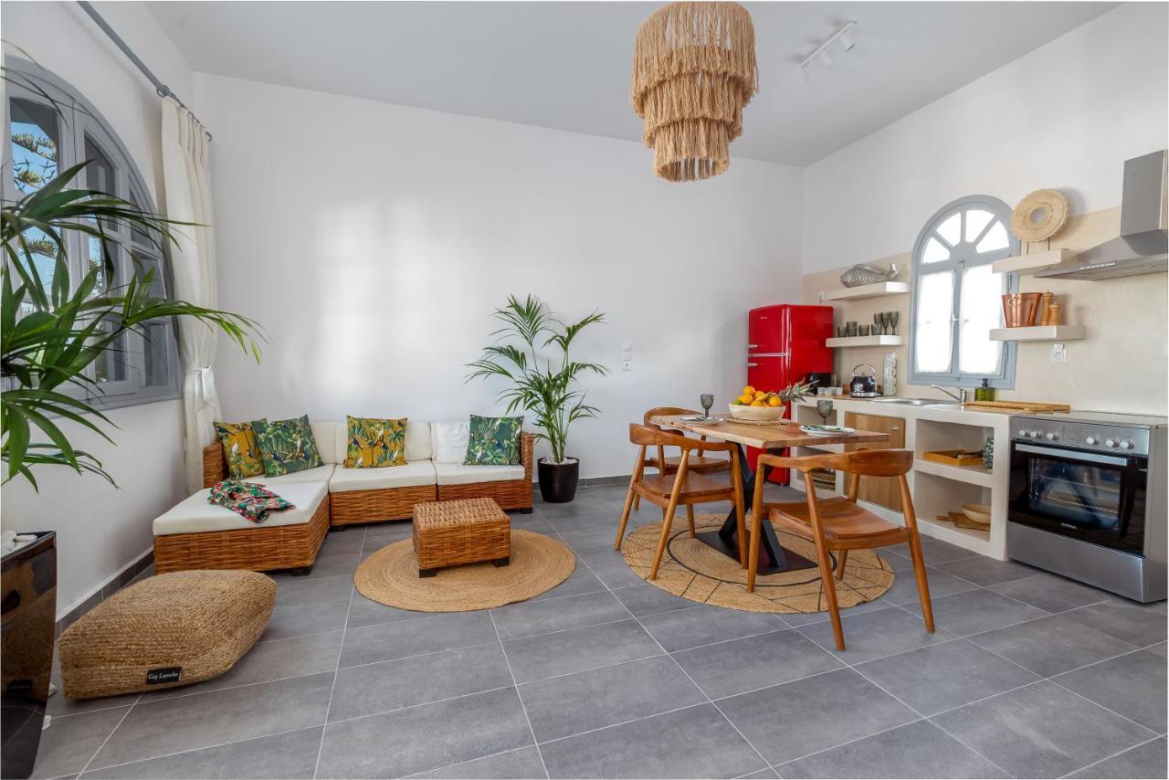 Divino Suites (Adults Only) Фира Екстериор снимка